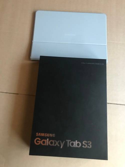 Samsung Galaxy Tab S3 32GB Wifi+ CelLlular| pouch | extra pouch with keyboard | pen , charger & box